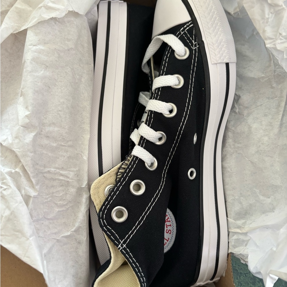 🖤🤍Converse Black High Top Sneakers 🖤🤍 - Picture 3 of 4